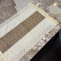 مفرش طاولة بخيوط قطنيّه