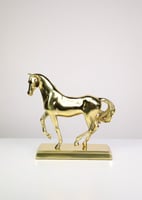 تحفه خيل بلون نحاسي ذهبي