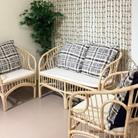 جلسة خيزران كلاسيك – ثلاث قطع مع وسائد مربعة