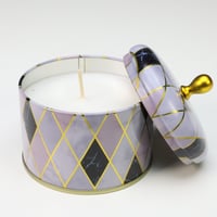 شمعة بعلبة مودرن برائحة التوت