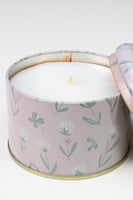 شمعة بعلبة مودرن برائحة العنب