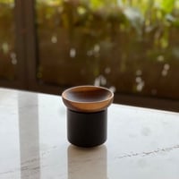 علبة بغطاء خشب