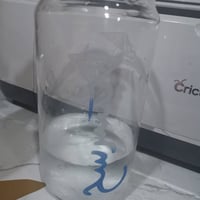 كأس زجاجي بعبارة تتأثر بالحرارة والبرودة