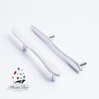 469 - مقبض بشكل سكين لون ( فضي ) - قطعتين