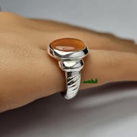 خاتم ملكي فخم بحجر عقيق يماني لون فاخر جدا