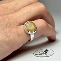 خاتم ملكي فخم بحجر ياقوت اصفر طبيعي فاخر