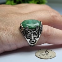 خاتم فضه يمني تصميم العقرب بحجر زمرد افريقي طبيعي