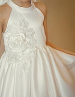 فستان حفله أنثوي بظهر مكشوف