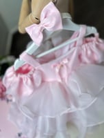 فستان باللون الزهري