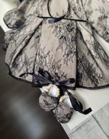 فستان شتوي مع الدانتيل الاسود