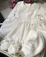 طقم بقماش الدانتيل الانيق