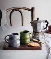 كوب فخاري يدوي vintage بشكل عصري