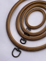 طارات خشبيه بيضاوي