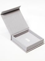 علبة يو اس بي USB لون رمادي فاتح