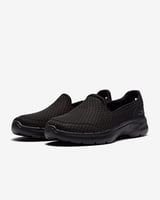 حذاء رياضي نسائي من Skechers Go Walk 6-Big Splash...