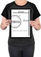 لوحة جدارية بتصميم حرف Q مع ورود بيضاء باطار خشبي...