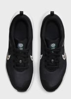 حذاء من نايك للنساء size-38.5-EU