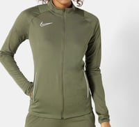 جاكيت رياضي للنساء من نايك size-L