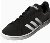 حذاء رياضي جراند كورت بيس باللون الأسود من اديداس...