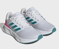 حذاء من أديداس للنساء SIZE-38.2/3-eu