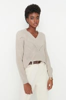 سترة تريكو بقبة حرف V من ترينديول لون بيج، TWOAW21...