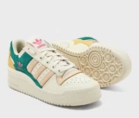 حذاء من اديداس للنساء size-39.1/3-EU