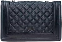 شنطة كروس بودي مبطنة ومزودة بحزام معدني ذهبي ايكون...