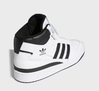 حذاء من أديداس أوريجينال للرجال SIZE-47.1/3-eu