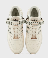 حذاء للنساء من اديداس size-47.1/3-EU