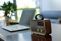 راديو دينكس HI-FI بثلاث قنوات FM - AM - SW ذهبي/بن...