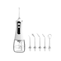 خيط الاسنان المائي