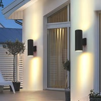 إنارة جدارية ليد اتجاهين بإضاءة صفراء دافئة لون أس...