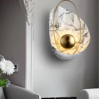 إضاءة جداية رخامية أبيض