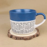 كوب قهوة باللونين ازرق ابيض مزخرف 400 مل