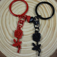 ميدالية وردة مع قلب بمغناطيس