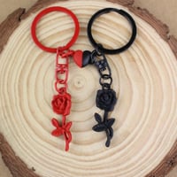 ميدالية وردة مع قلب بمغناطيس