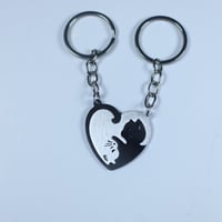 ميدلية قلب, قطة قطعتين