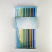 مصاصات زجاجية ملونة مع فراشاة تنظيف