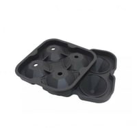 قالب ثلجي بشكل ألماس اسود