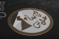 لوحة اكريلك ذهبي مع شفاف بي عبارة ( في بيتنا عروس...