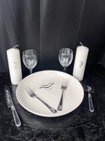 طقم صحن مع كاسات وملاعق