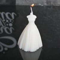 مجموعه (12) شموع ابيض شكل عروسة بي علبة شفاف