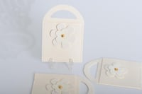 مجموعه (12) جيوب جلد مع ورده بيد لون ابيض