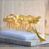 مجموعة (12) قاعده اكريلك شفاف بتزيين بدون الاستاند