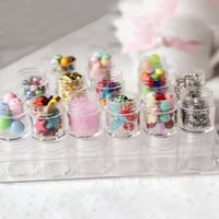 مجموعة ( 12 ) علبة اكريلك