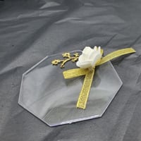 مجموعة (12) قاعده اكريلك شفاف بتزيين بدون الاستاند