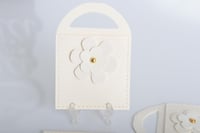 مجموعه (12) جيوب جلد مع ورده بيد لون ابيض