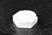 مجموعه(١٢) شموع صدفة شكل وردة سرميك بي علبة شفاف