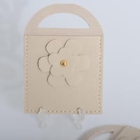 مجموعه (12) جيوب جلد مع ورده بيد لون بيج