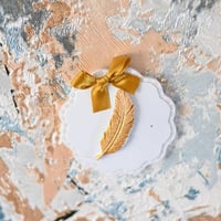 مجموعة (12) حجر شكل ريشة ذهبي